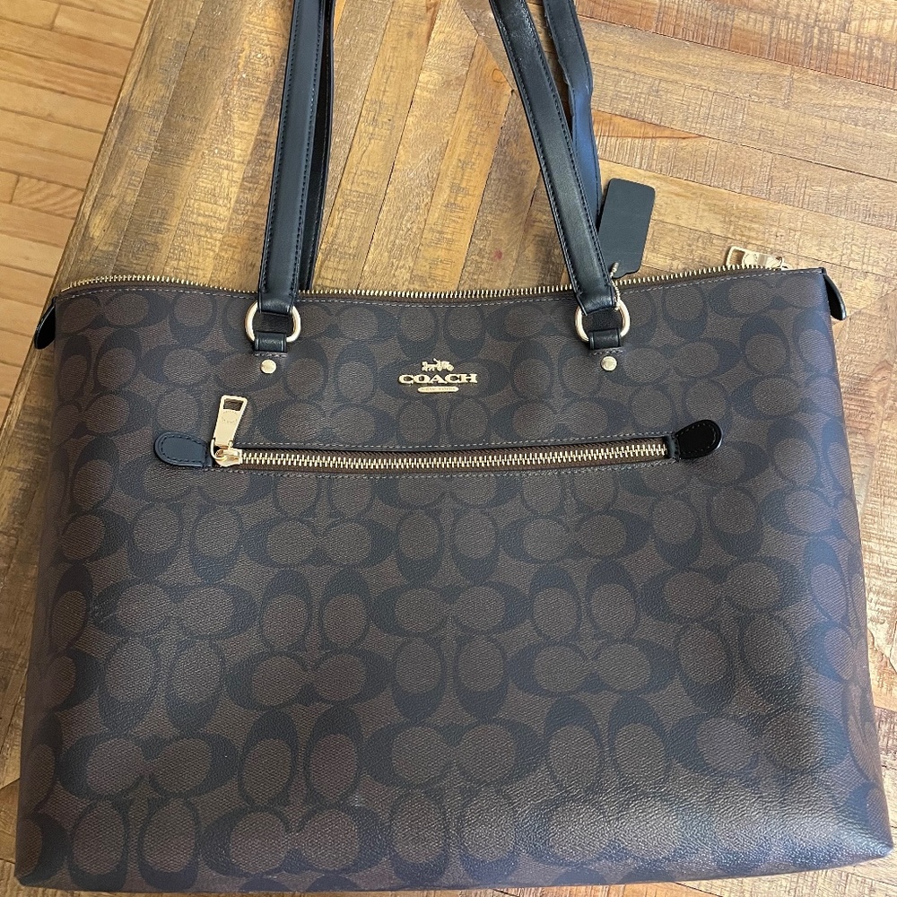 Coach gallery tote bag in signature canvas